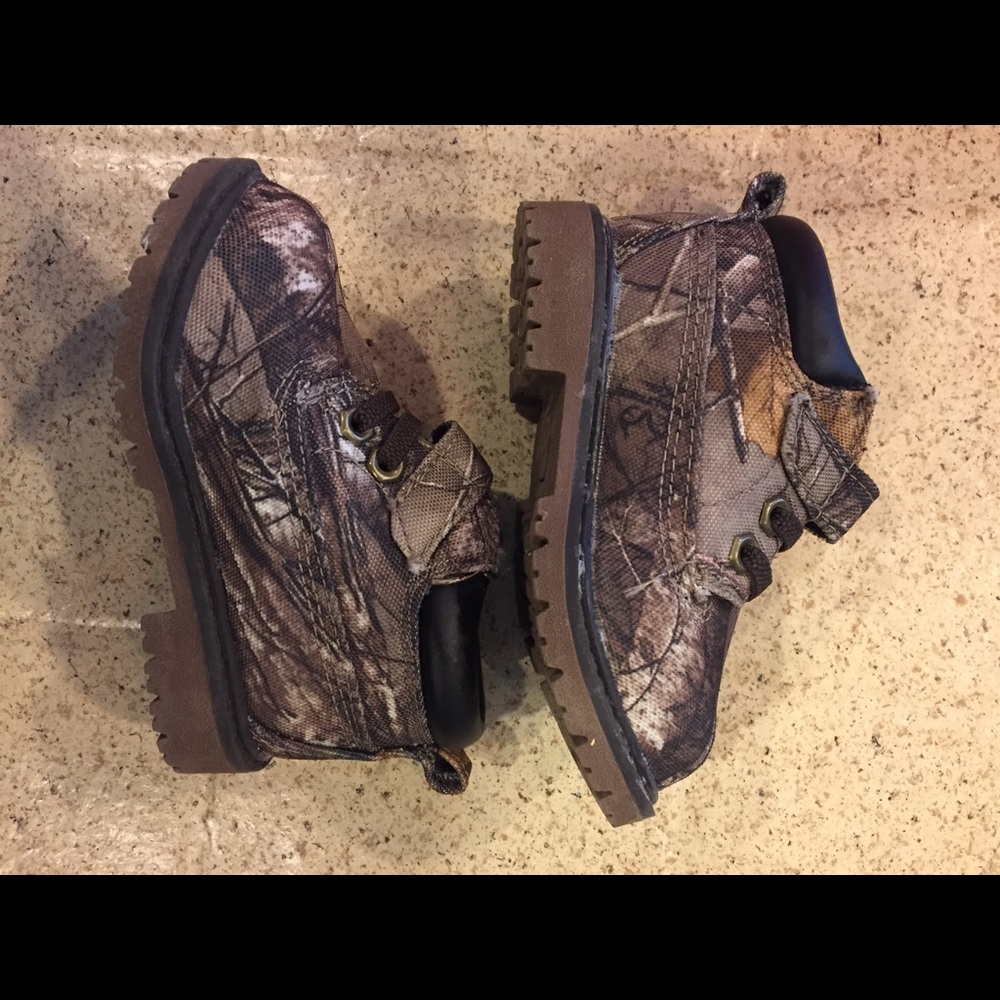 Toddler boy’s Boots- size 5